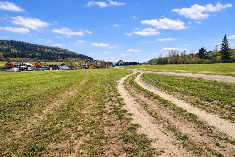 Pozemok 4345 m2 v Kotrčinej Lúčke