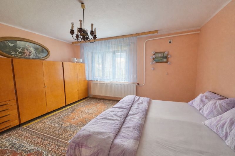 spálňa 1. poschodie