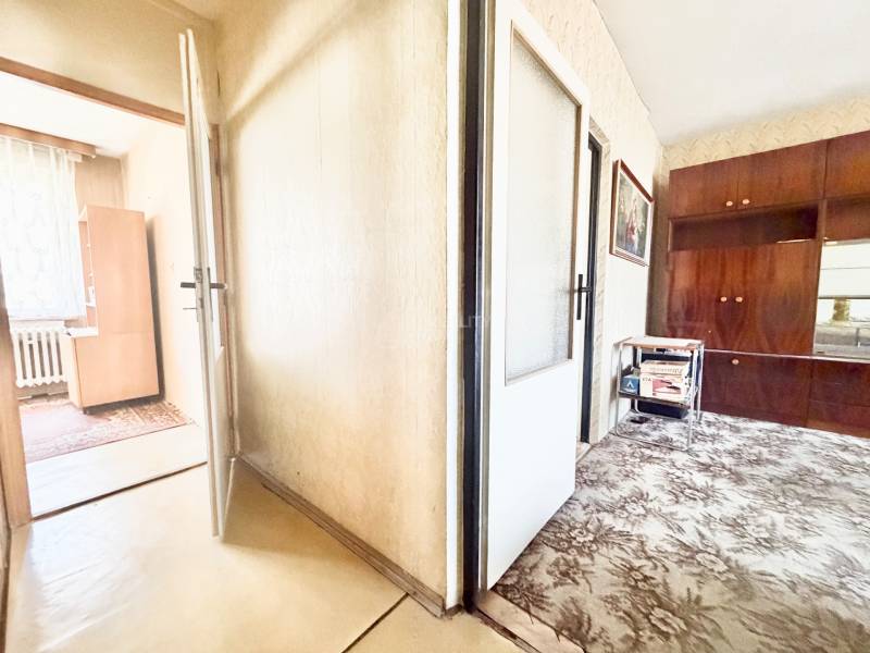 chodba so vstupom do obývačky a kuchyne