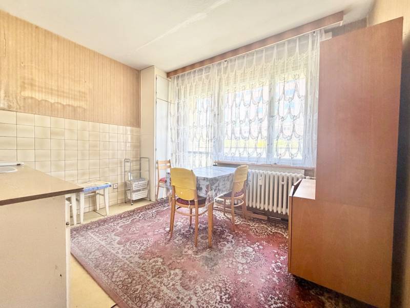 priestranná kuchyňa s východom na balkón 