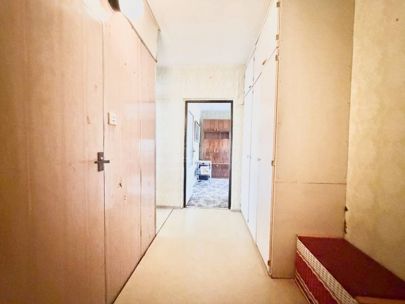 chodba so vstupom do obývačky a kuchyne