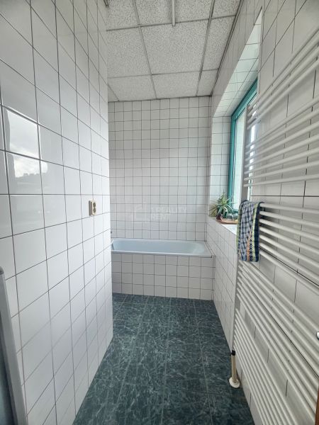 kúpeľňa a WC pre dve kancelárie