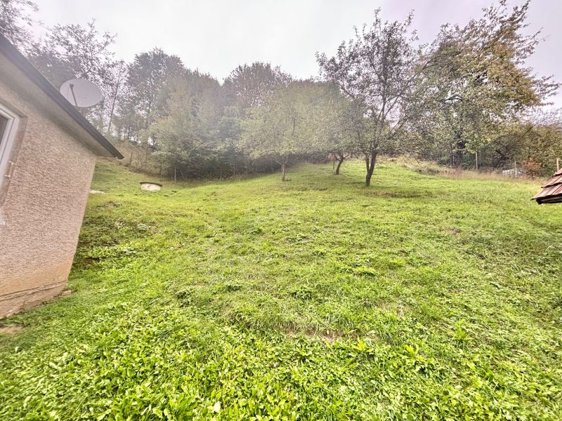 rodinný dom Budatínska Lehota- drevenica na pozemku- záhrada
