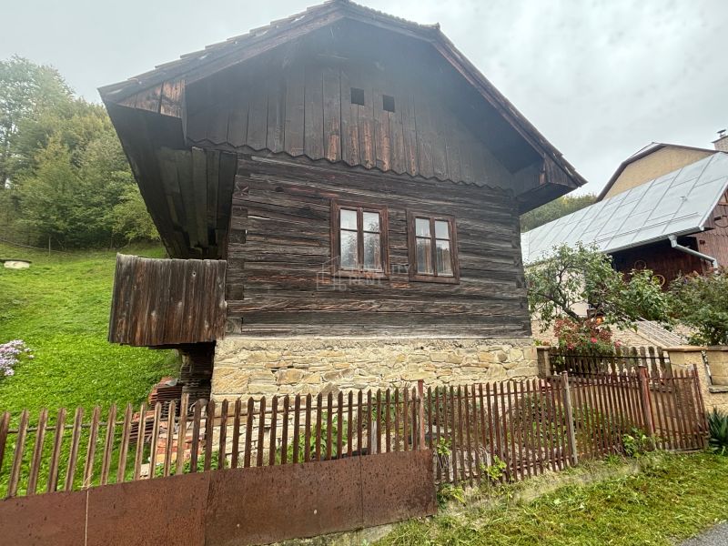 rodinný dom Budatínska Lehota - drevenica na pozemku