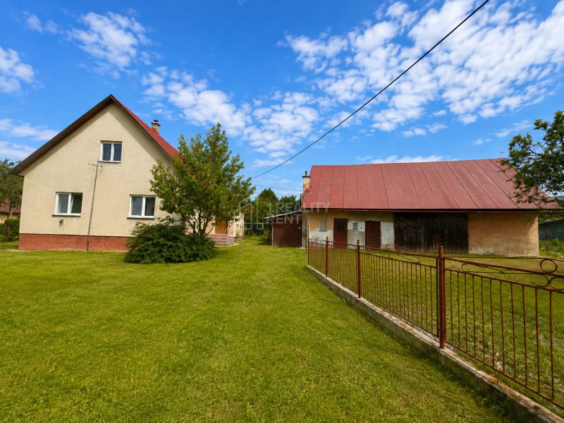 Rodinný dom s hospodárskou budovou 