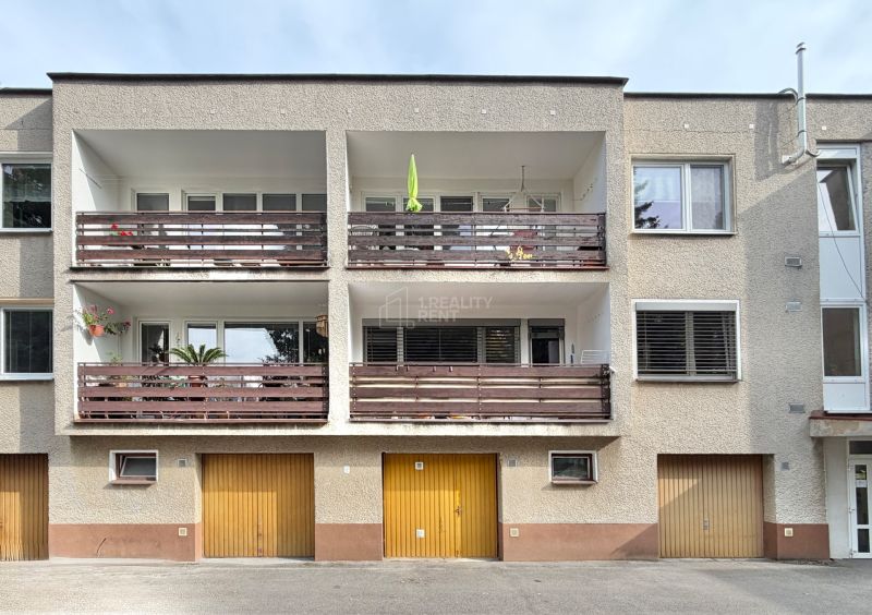 Bytový dom s balkónmi na Palackého ulici v Martine, vhodný pre 4-izbový byt.