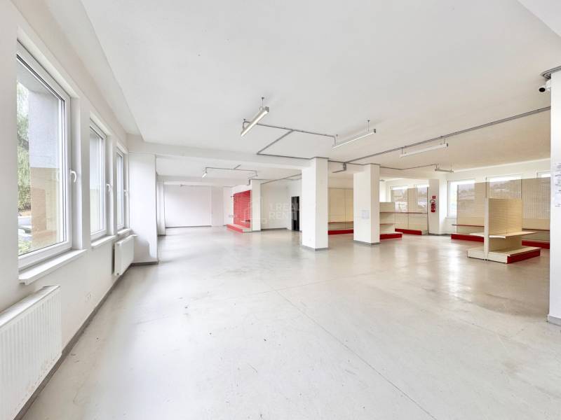 Obchodný priestor 256 m² Štrková