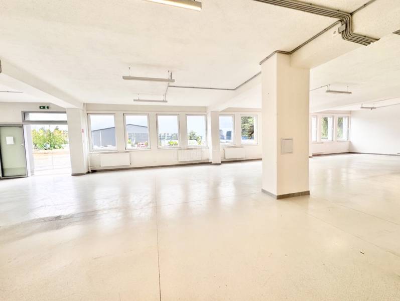 Obchodný priestor 256 m² Štrková