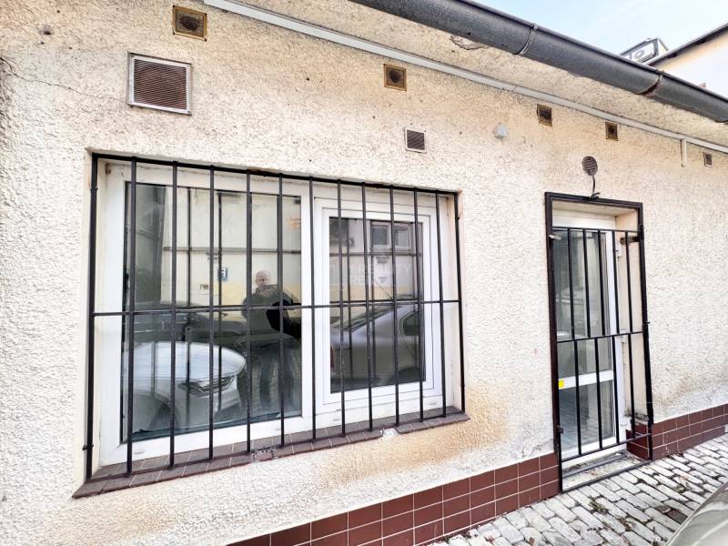 Obchodný priestor 76