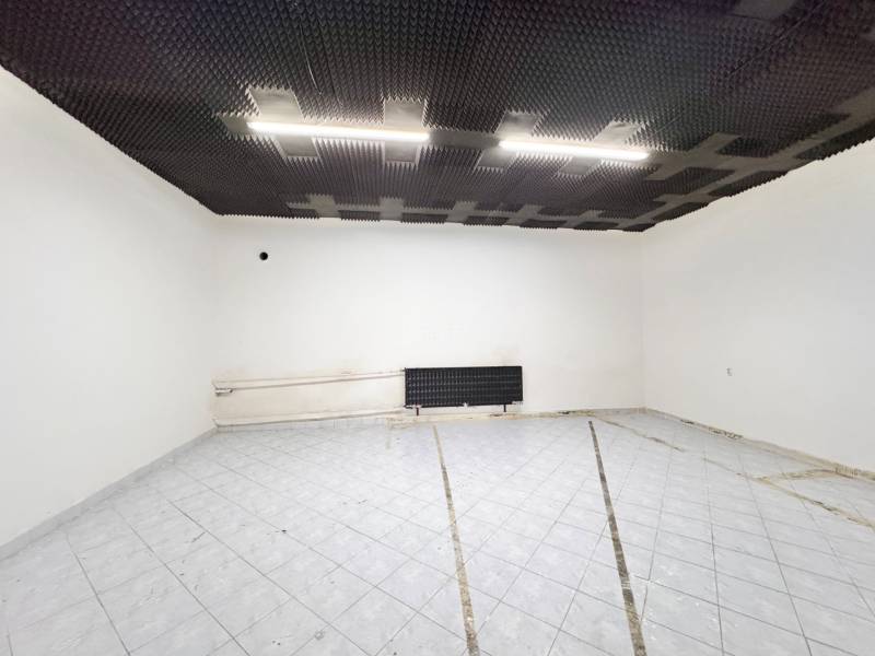 Obchodný priestor 76